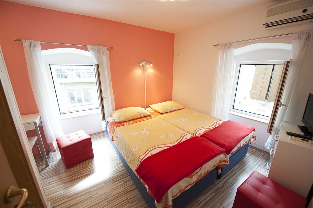 Damira Rooms สปลิท ภายนอก รูปภาพ