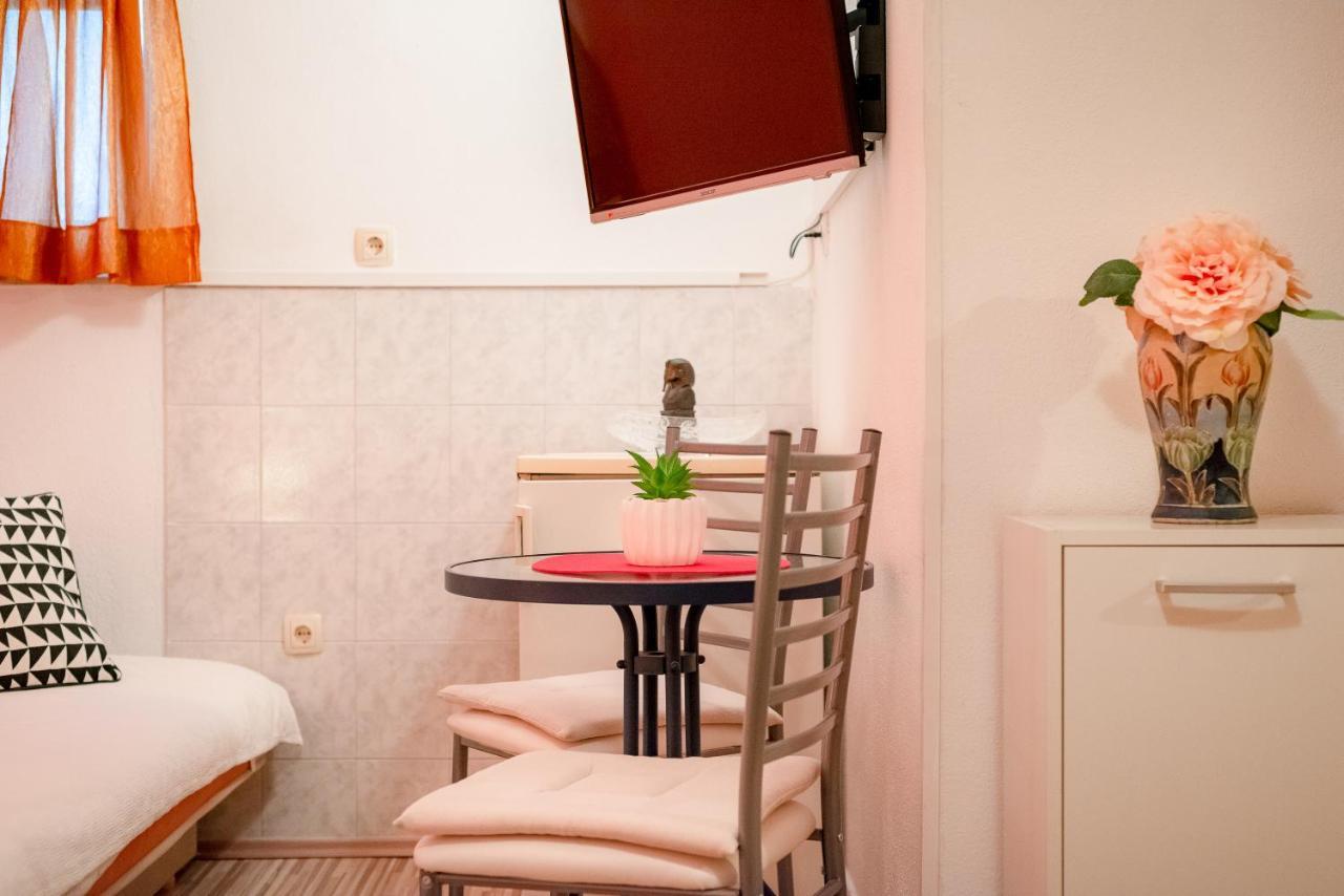 Damira Rooms สปลิท ภายนอก รูปภาพ